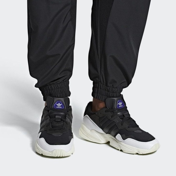 NWT YUNG-96 SHOES Cloud White / Core Black / White